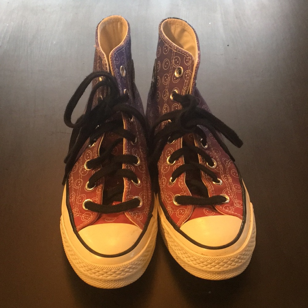 Original  Smily Face High Top Converse / size 6 / color pink, purple, blue.